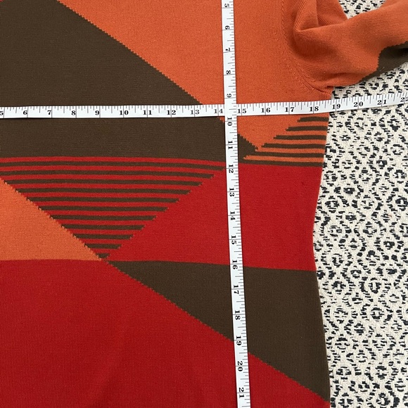 Geometric Pattern Size M Sweater - Picture 4 of 4